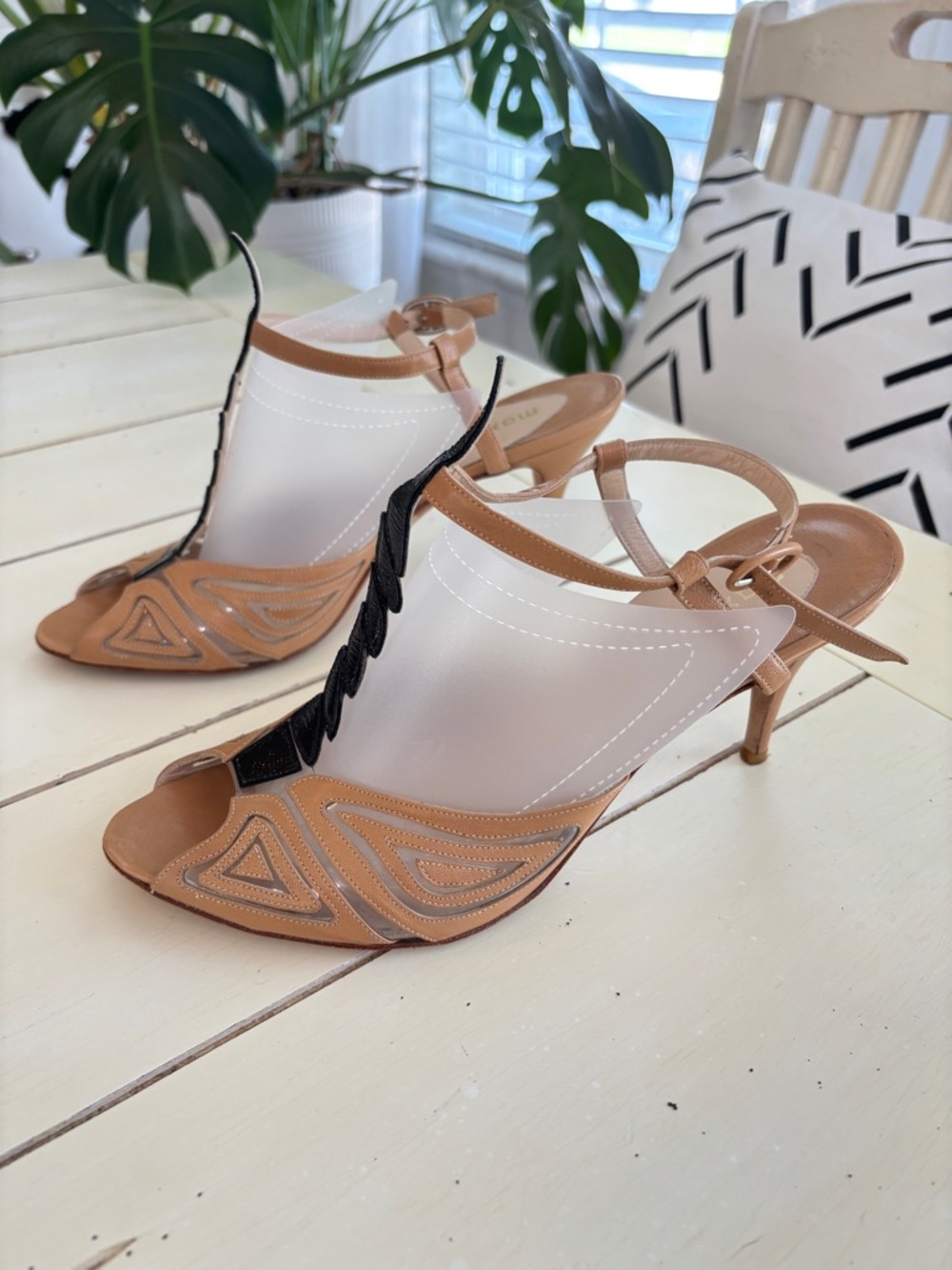 Max Kibardin T-Strap Sandals Heels Size 10.5 Euro 40.5 Leather Tan Black Italian
